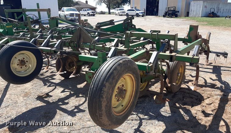 image for item EB9802 John Deere 1060  field cultivator