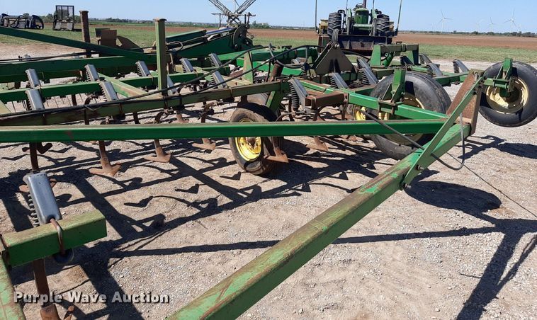 image for item EB9802 John Deere 1060  field cultivator
