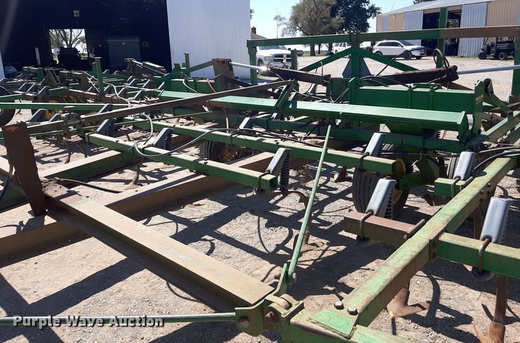 image for item EB9802 John Deere 1060  field cultivator