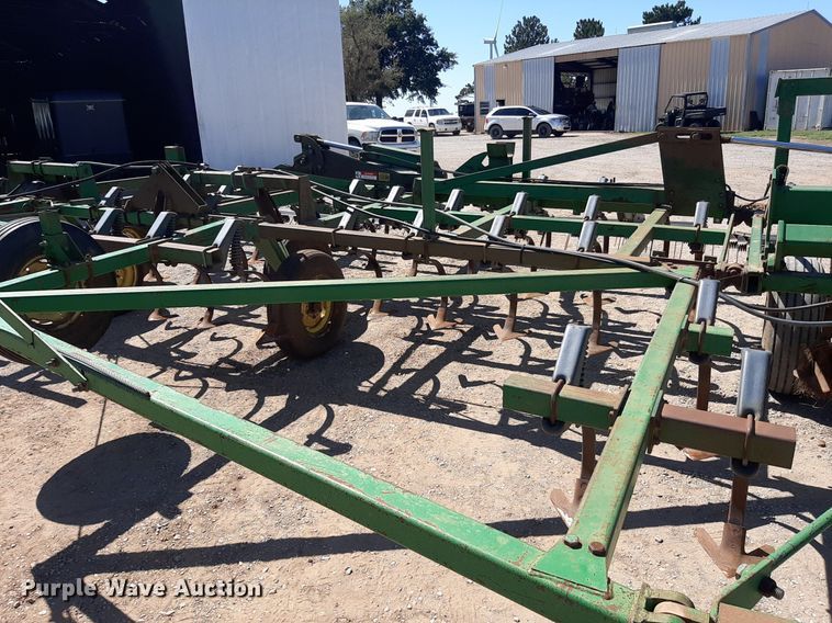image for item EB9802 John Deere 1060  field cultivator