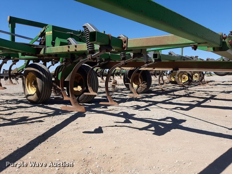 image for item EB9802 John Deere 1060  field cultivator