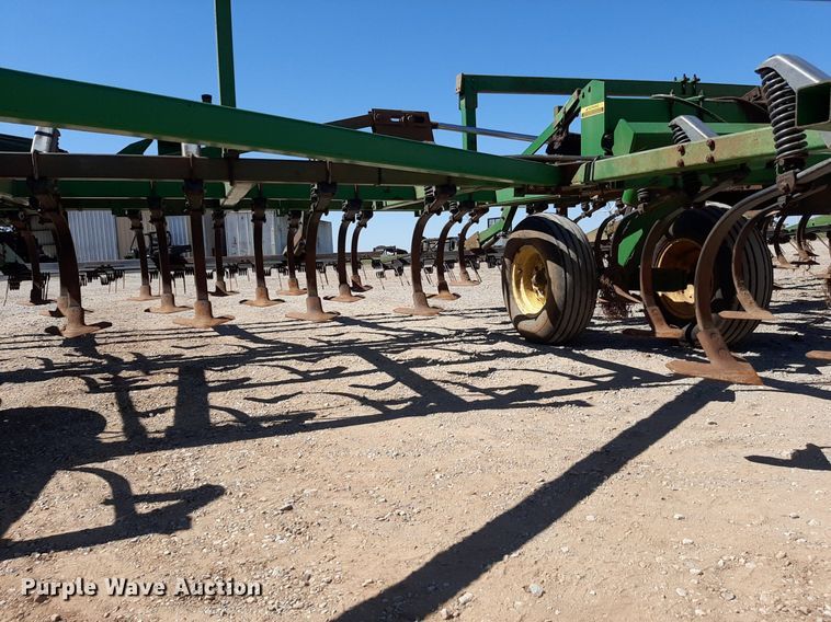 image for item EB9802 John Deere 1060  field cultivator