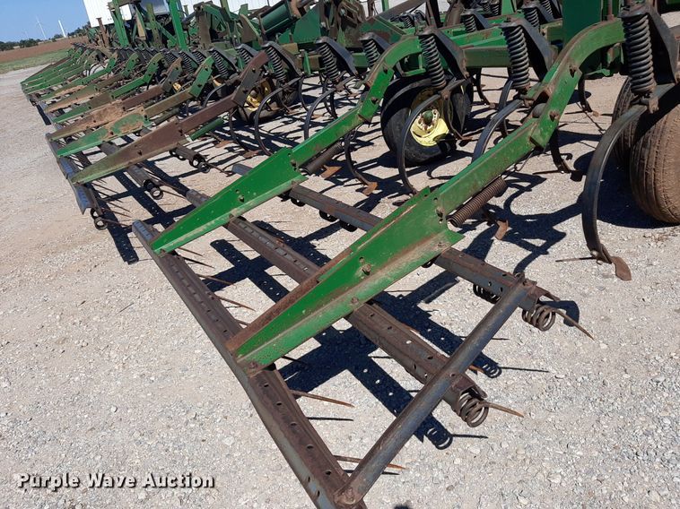 image for item EB9802 John Deere 1060  field cultivator