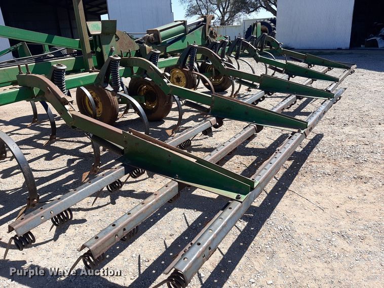 image for item EB9802 John Deere 1060  field cultivator