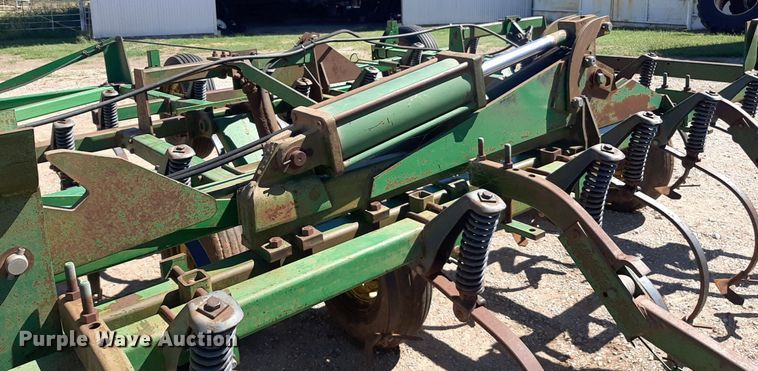 image for item EB9802 John Deere 1060  field cultivator