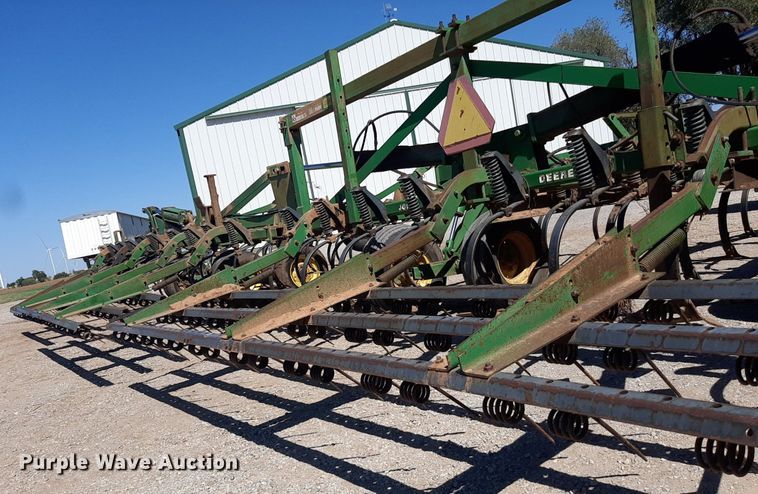 image for item EB9802 John Deere 1060  field cultivator