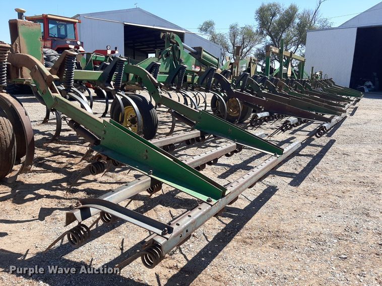 image for item EB9802 John Deere 1060  field cultivator