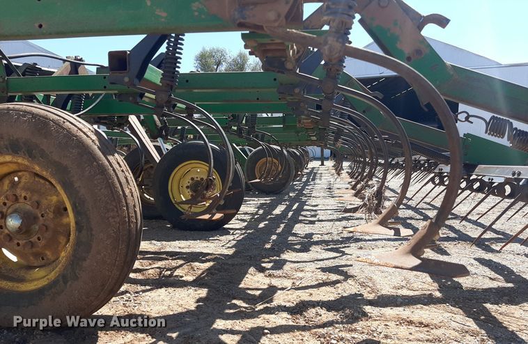 image for item EB9802 John Deere 1060  field cultivator