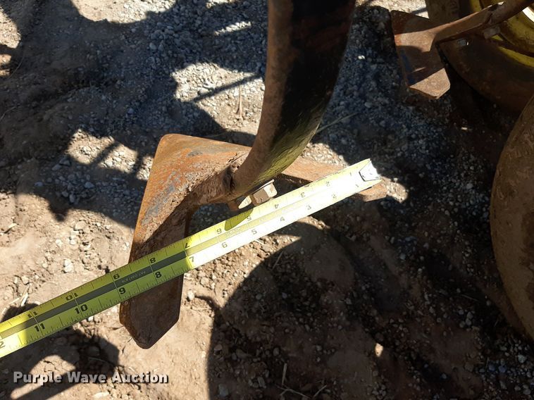 image for item EB9802 John Deere 1060  field cultivator