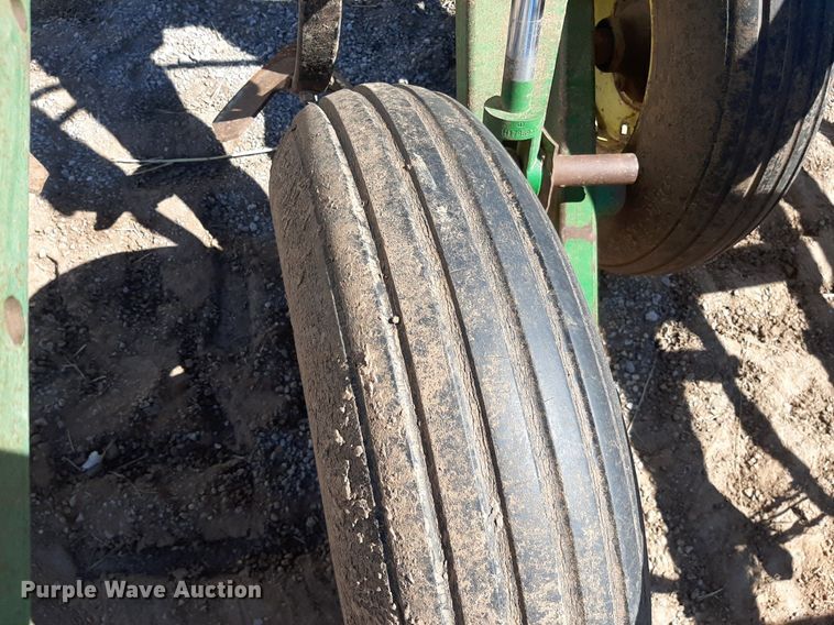 image for item EB9802 John Deere 1060  field cultivator