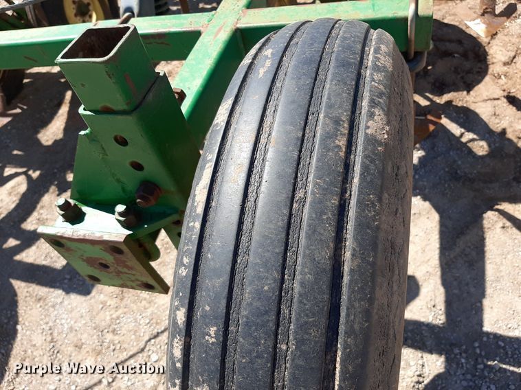 image for item EB9802 John Deere 1060  field cultivator