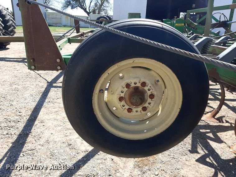 image for item EB9802 John Deere 1060  field cultivator