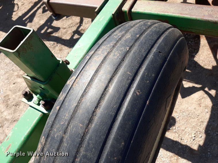 image for item EB9802 John Deere 1060  field cultivator