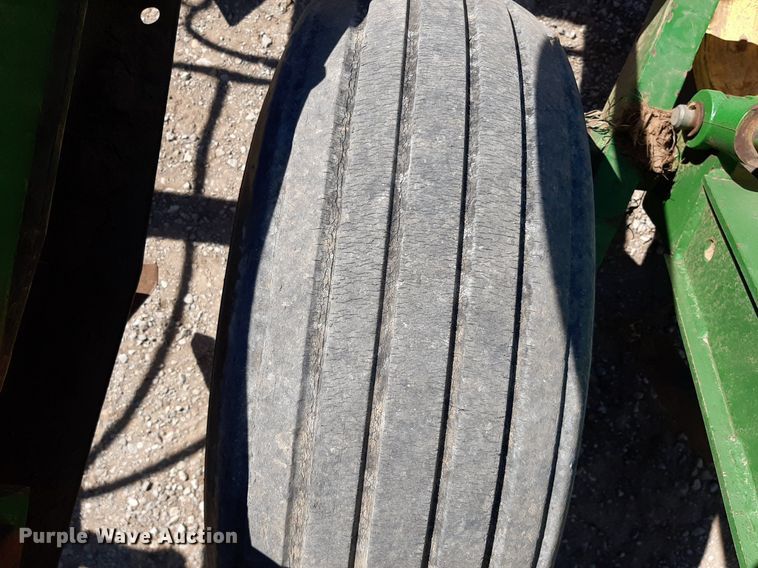 image for item EB9802 John Deere 1060  field cultivator