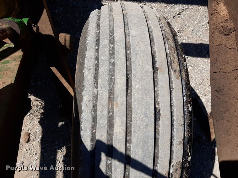 image for item EB9802 John Deere 1060  field cultivator