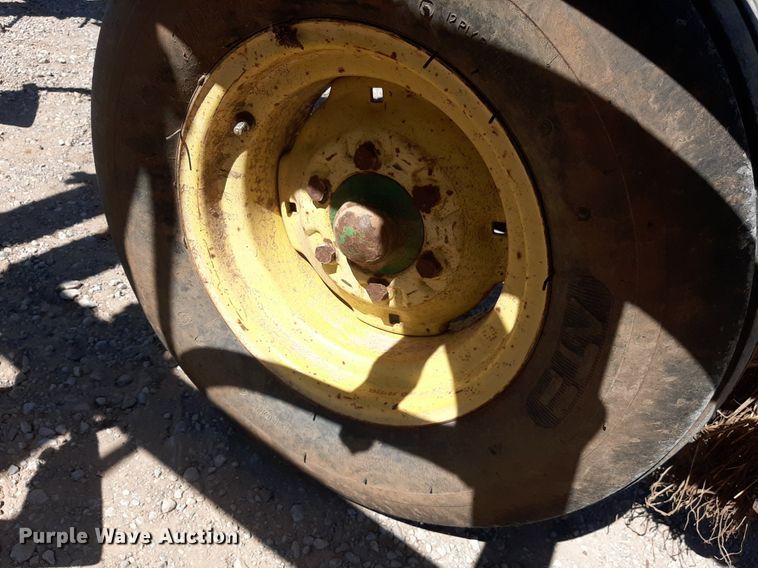 image for item EB9802 John Deere 1060  field cultivator