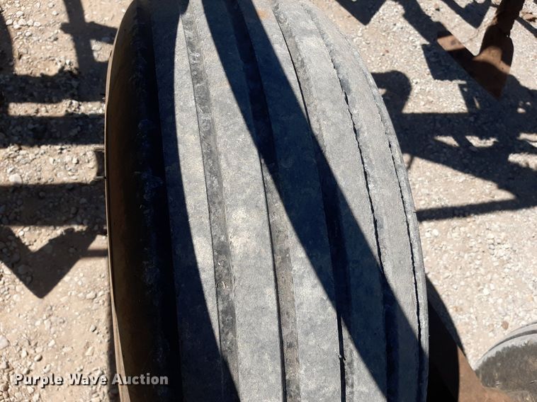 image for item EB9802 John Deere 1060  field cultivator