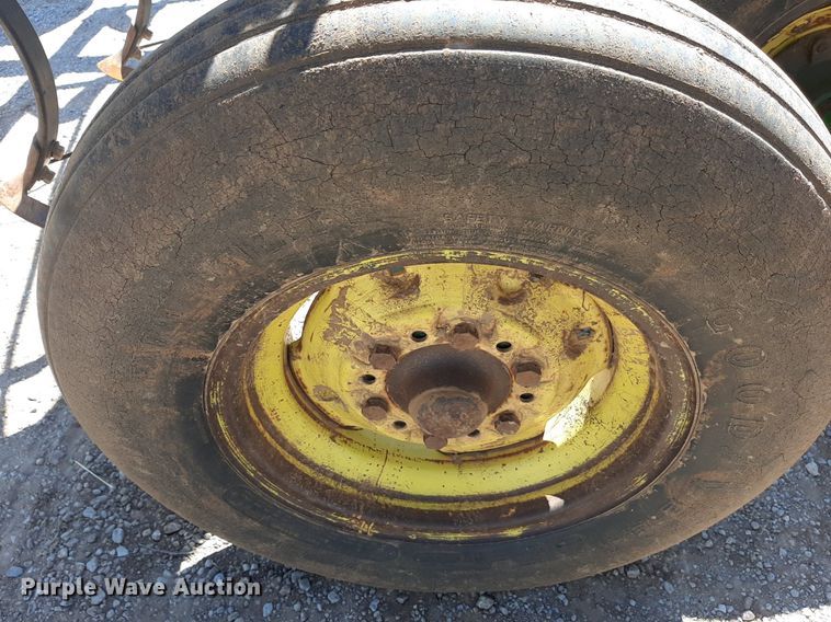 image for item EB9802 John Deere 1060  field cultivator