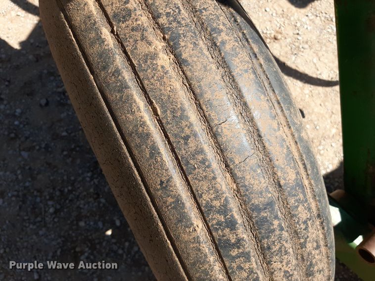 image for item EB9802 John Deere 1060  field cultivator