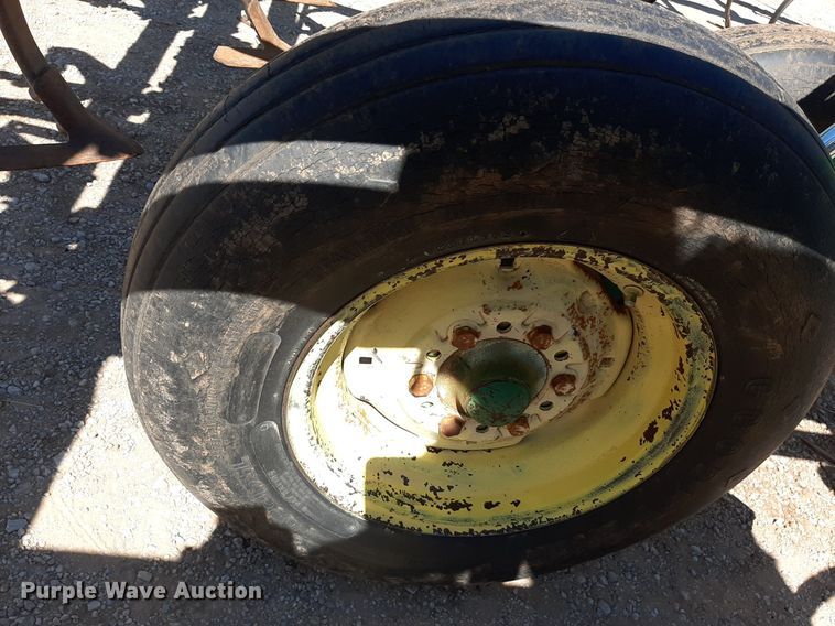 image for item EB9802 John Deere 1060  field cultivator