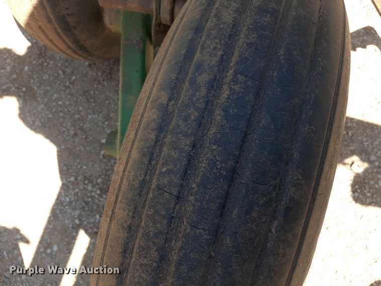 image for item EB9802 John Deere 1060  field cultivator