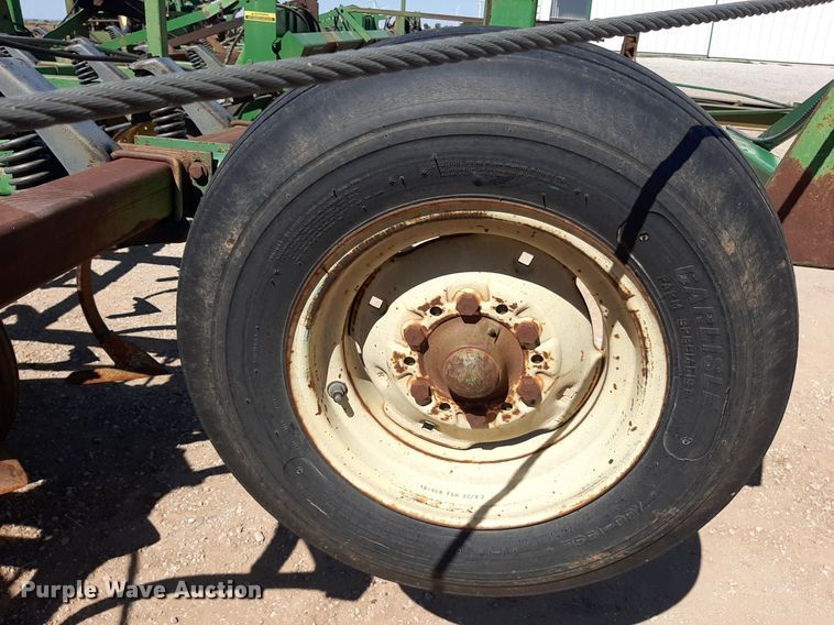 image for item EB9802 John Deere 1060  field cultivator