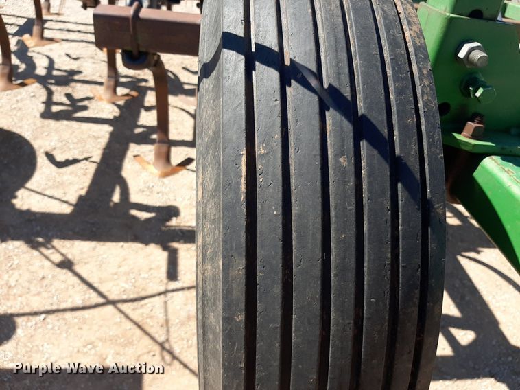 image for item EB9802 John Deere 1060  field cultivator