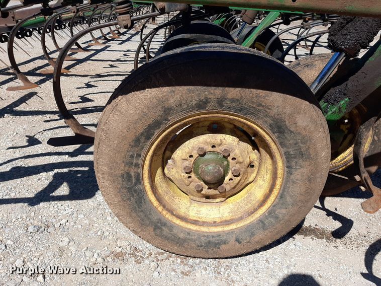 image for item EB9802 John Deere 1060  field cultivator