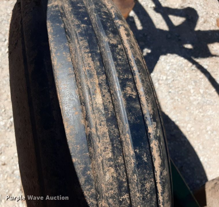 image for item EB9802 John Deere 1060  field cultivator