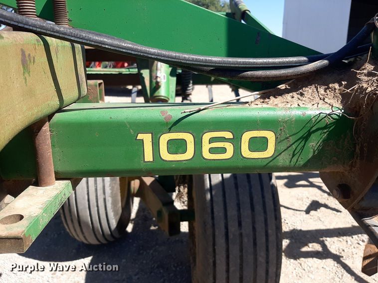 image for item EB9802 John Deere 1060  field cultivator
