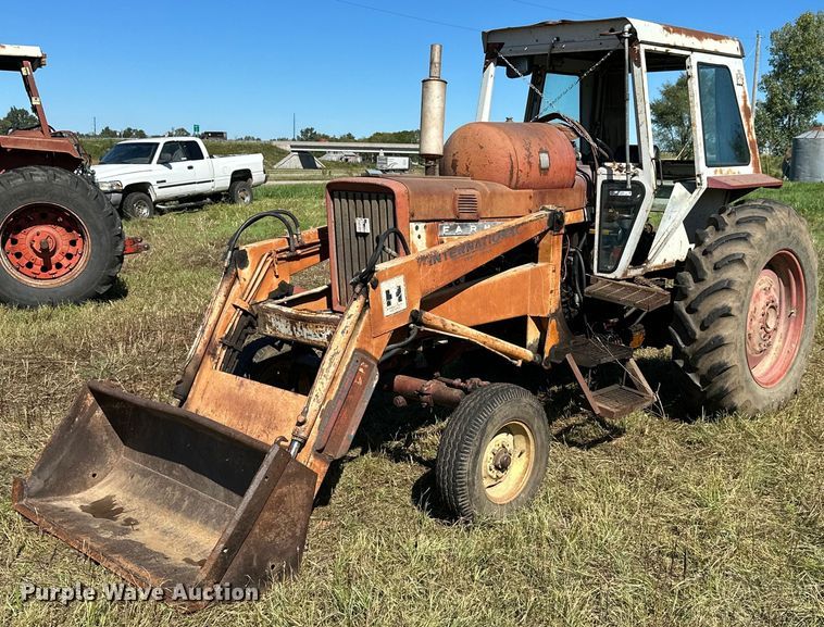 image for item KT9302 International 656  tractor