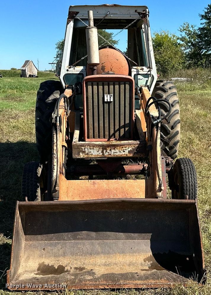 image for item KT9302 International 656  tractor