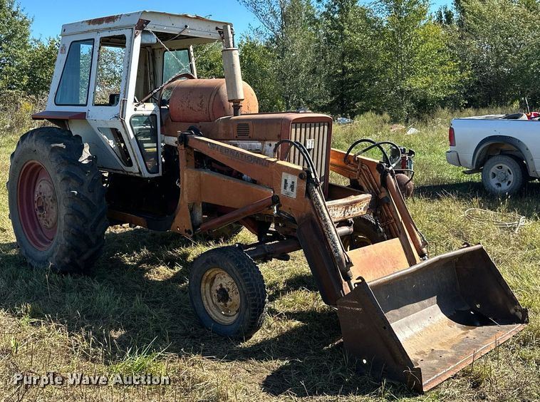 image for item KT9302 International 656  tractor
