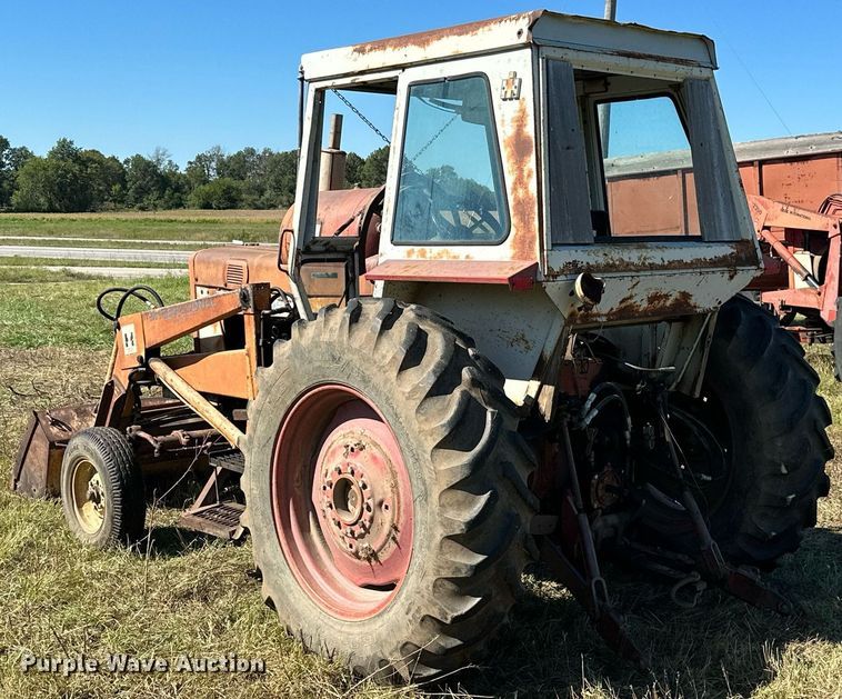 image for item KT9302 International 656  tractor