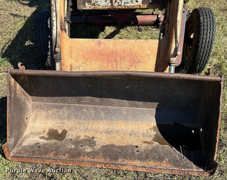 image for item KT9302 International 656  tractor