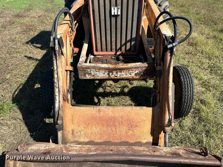 image for item KT9302 International 656  tractor