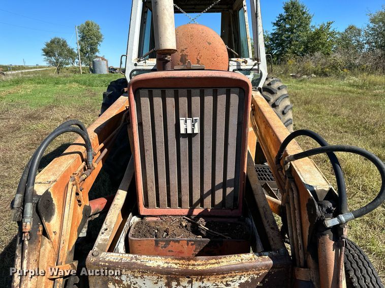 image for item KT9302 International 656  tractor