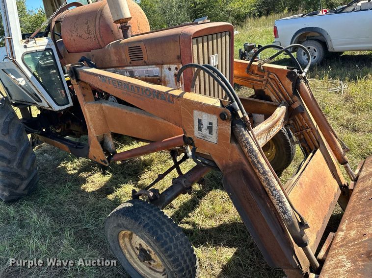 image for item KT9302 International 656  tractor