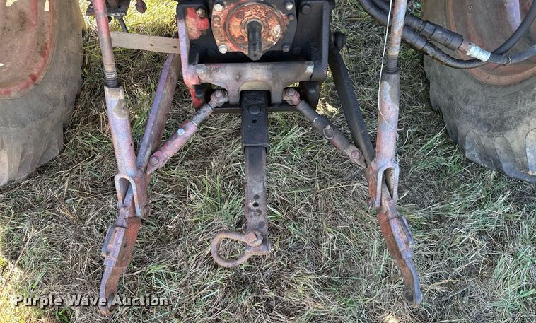 image for item KT9302 International 656  tractor