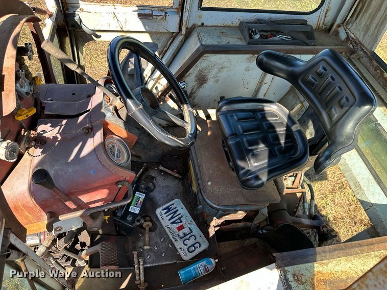 image for item KT9302 International 656  tractor