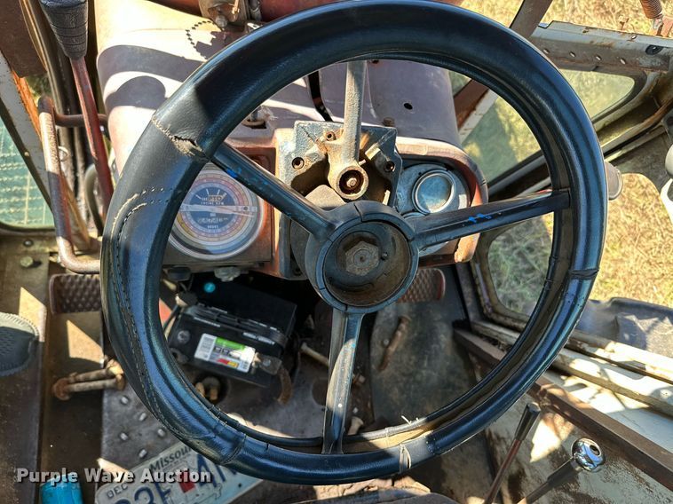 image for item KT9302 International 656  tractor