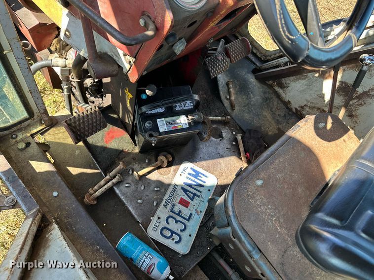 image for item KT9302 International 656  tractor