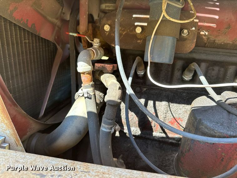 image for item KT9302 International 656  tractor