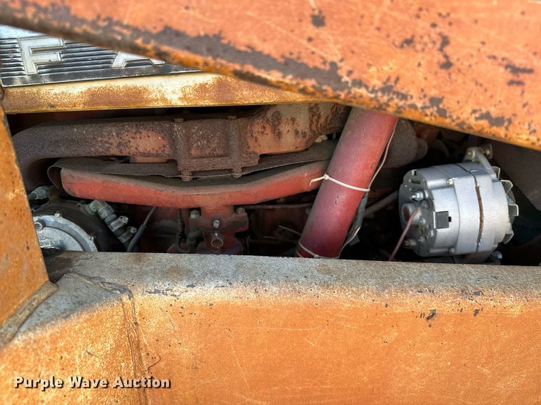 image for item KT9302 International 656  tractor