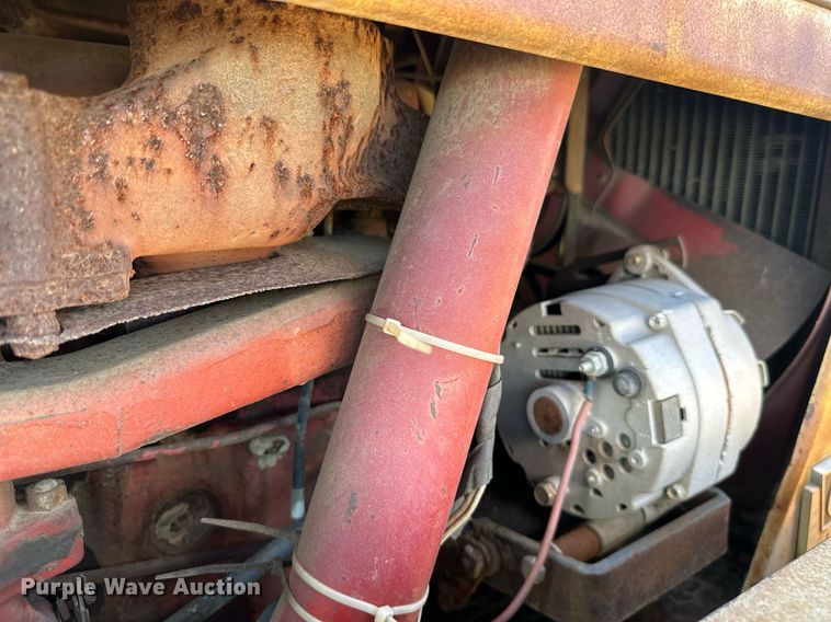 image for item KT9302 International 656  tractor