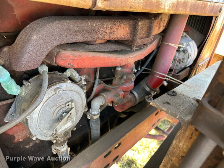 image for item KT9302 International 656  tractor