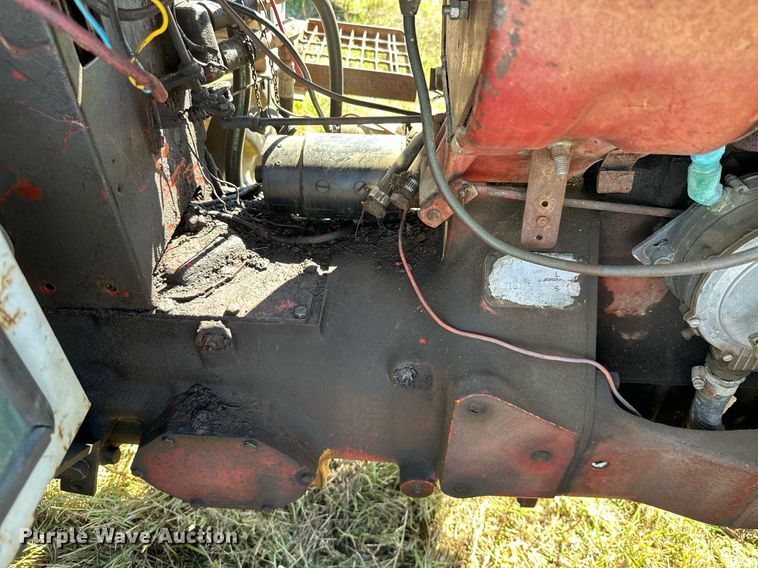 image for item KT9302 International 656  tractor