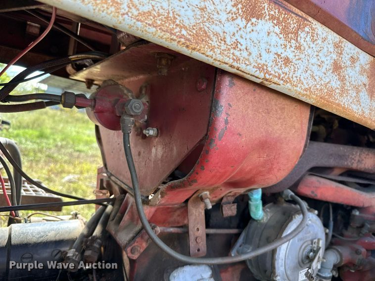 image for item KT9302 International 656  tractor