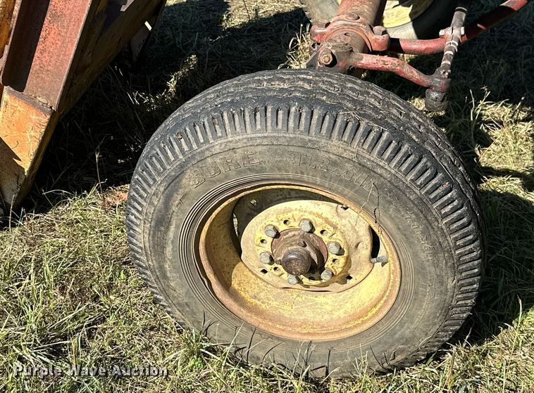 image for item KT9302 International 656  tractor