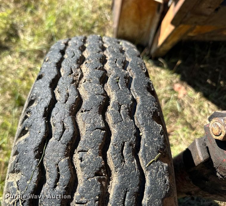 image for item KT9302 International 656  tractor